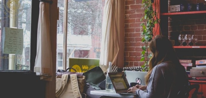 Bootcamp online a kurs samodzielny online - różnice