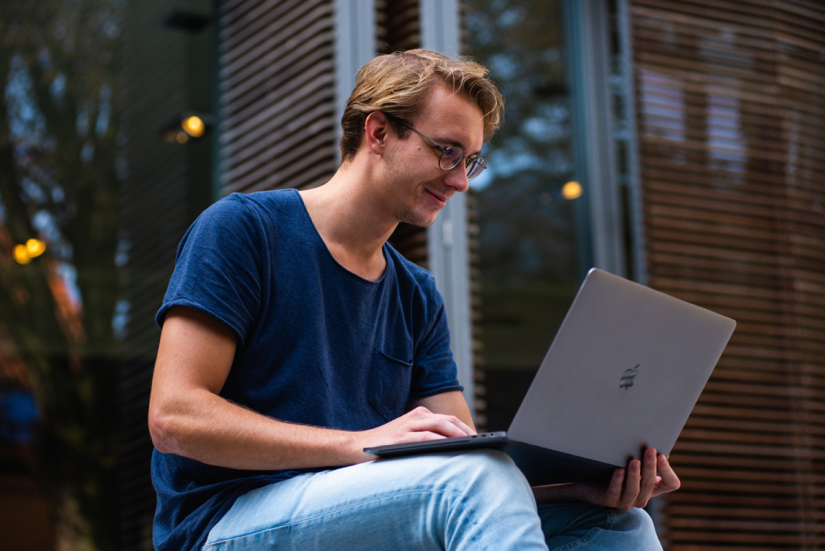 Start Coding from Scratch - the Ultimate Beginner’s Guide to Becoming a Coding Mastermind & Finding Your First Job in IT
